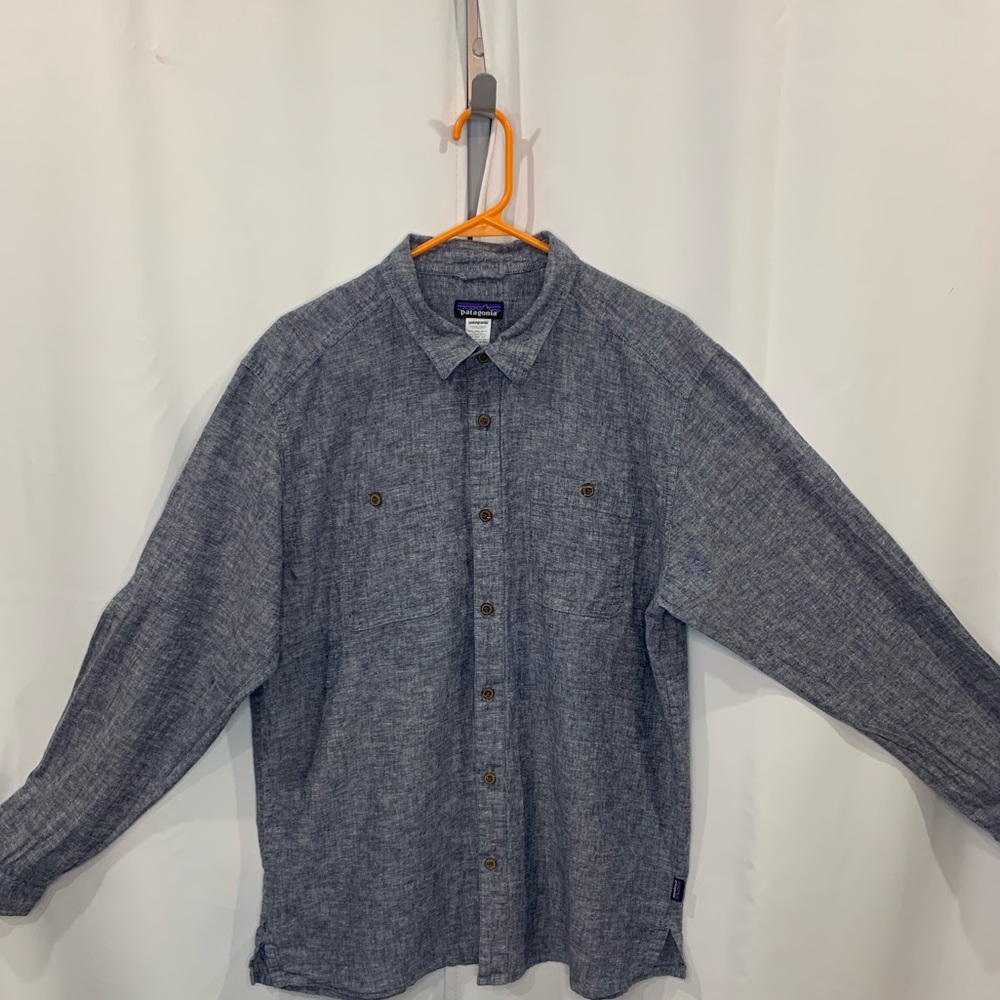 Men’s Patagonia Chambry button up shirt size Large